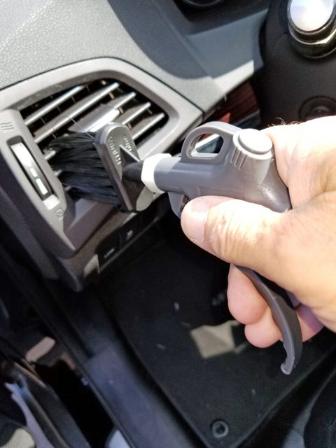 AIR GUN WITH BRUSH ATTACHMENT